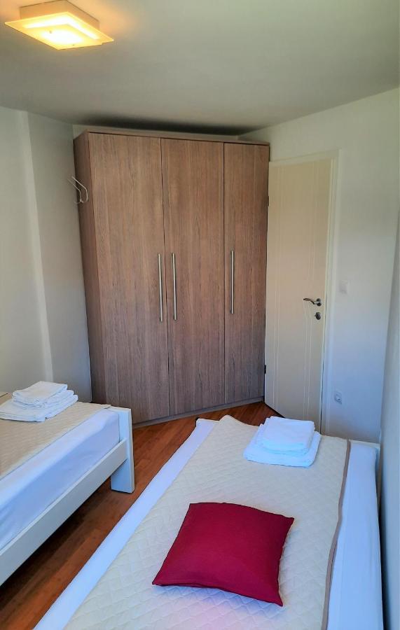 Apartment Mato Barbariga Eksteriør billede